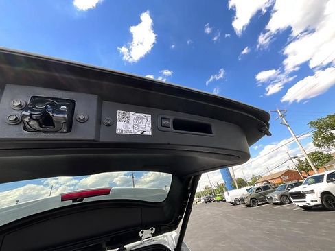 Used 2023 Toyota Highlander Platinum AWD/4WD image 16