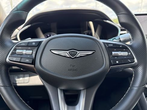 Used 2025 Genesis G70 2.5T RWD image 18