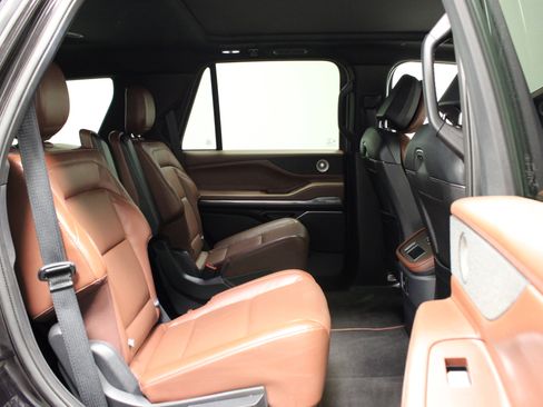 Used 2025 Lincoln Navigator Reserve AWD/4WD image 19