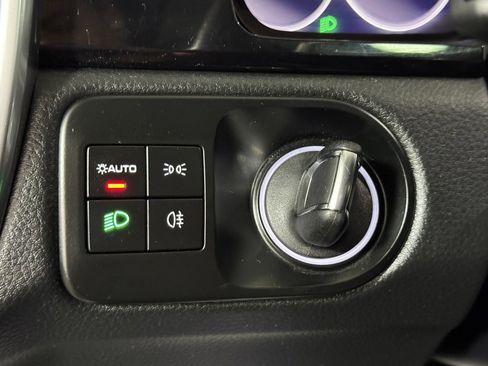 Used 2023 Porsche Cayenne Platinum Edition w/ Towing Package w/o Tow Ball image 17