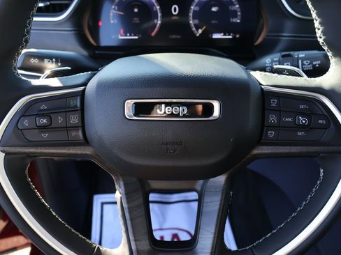 Used 2024 Jeep Grand Cherokee L Limited w/ Luxury Tech Group II image 33