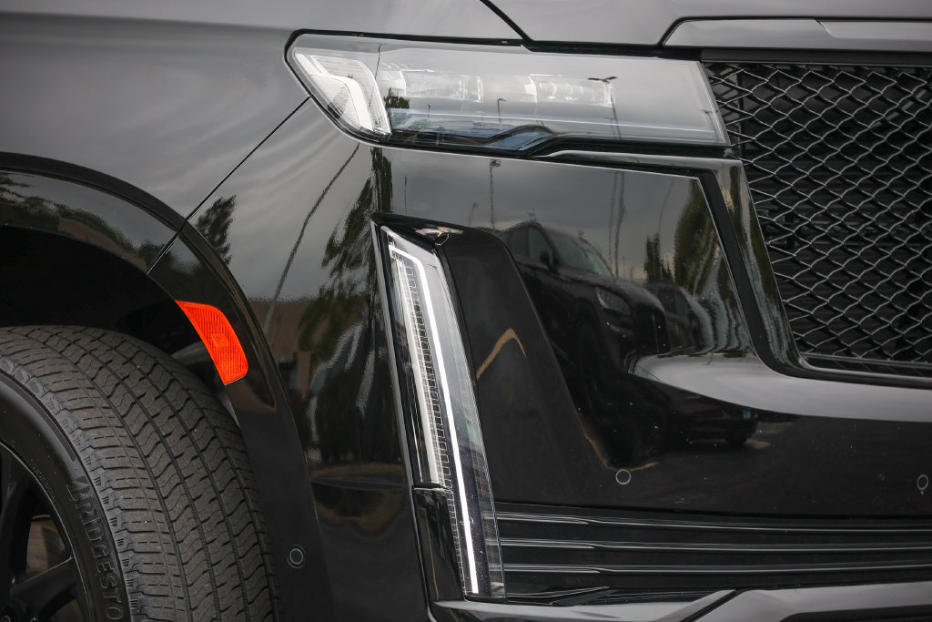 Used 2023 Cadillac Escalade Sport w/ LPO, ONYX Package AWD/4WD image 31