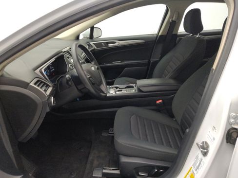 Used 2020 Ford Fusion SE FWD image 17