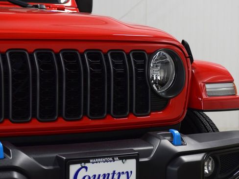 Used 2024 Jeep Wrangler Unlimited w/ Convenience Group AWD/4WD image 11