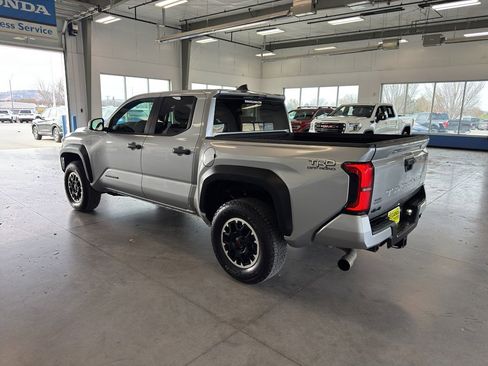 Used 2024 Toyota Tacoma TRD Off-Road image 3