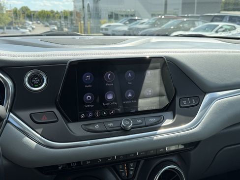 Used 2019 Chevrolet Blazer LT w/ Sound & Technology Package FWD image 16