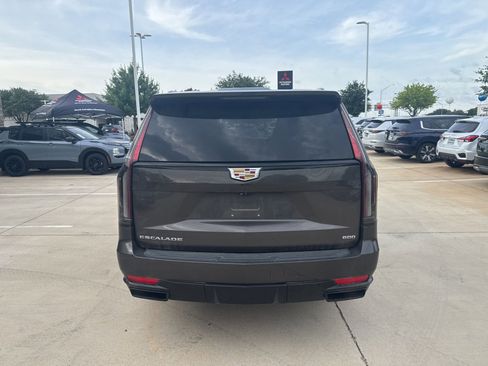 Used 2021 Cadillac Escalade ESV Sport w/ Driver Assist Tech Package AWD/4WD image 4