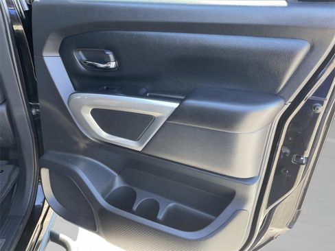 Used 2022 Nissan Titan SV w/ SV Convenience Package image 23