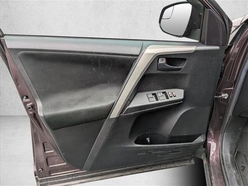 Used 2018 Toyota RAV4 LE image 21