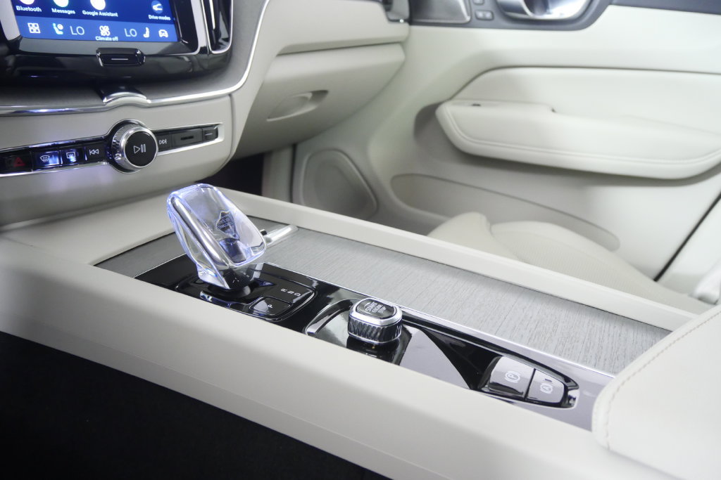 Used 2025 Volvo XC60 B5 Ultra w/ Protection Package Premier AWD/4WD image 25