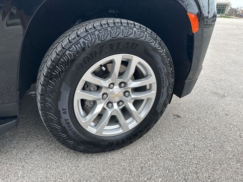 Used 2023 Chevrolet Suburban LT w/ Luxury Package AWD/4WD image 16