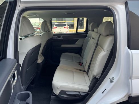 Used 2025 Hyundai Santa Fe SEL AWD/4WD image 27