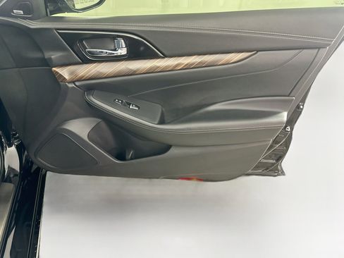 Used 2017 Nissan Maxima Platinum w/ Medallion Package FWD image 32