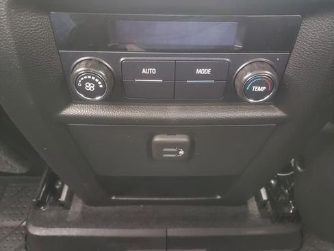 Used 2022 Chevrolet Traverse LT FWD image 15