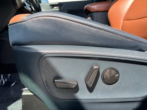 Used 2023 Ford Maverick Lariat w/ Lariat Luxury Package FWD image 16