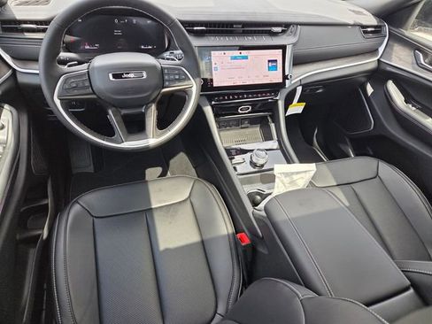 New 2026 Jeep Grand Cherokee Limited w/ Luxury Tech Group II image 8