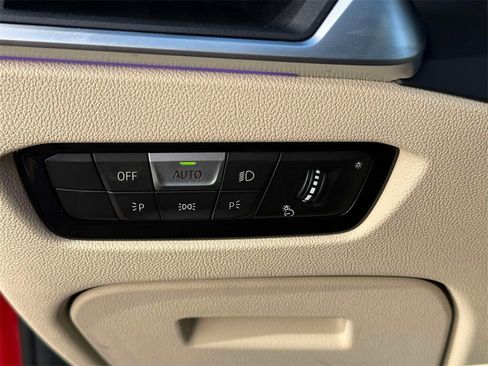 Used 2019 BMW 330i xDrive Sedan w/ Premium Package image 29