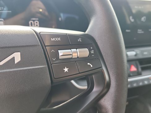 Used 2025 Kia K4 FWD image 28