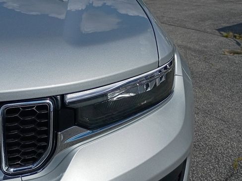 New 2025 Jeep Grand Cherokee Overland w/ Trailer Tow Package AWD/4WD image 9