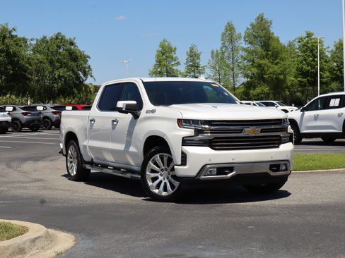 Used 2019 Chevrolet Silverado 1500 High Country w/ Technology Package AWD/4WD image 2