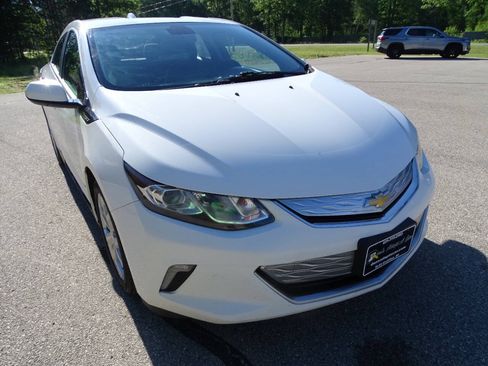 Used 2017 Chevrolet Volt LT Hatchback 4D FWD image 2