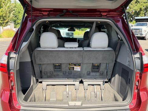 Used 2018 Toyota Sienna XLE Premium w/ Outdoor Package AWD/4WD image 22