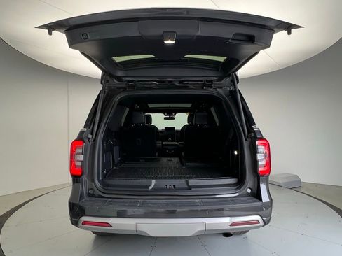 Used 2022 Ford Expedition Platinum image 5