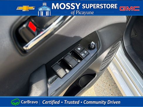 Used 2022 Toyota Prius FWD image 14