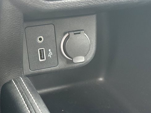 Used 2018 Nissan Kicks S image 29