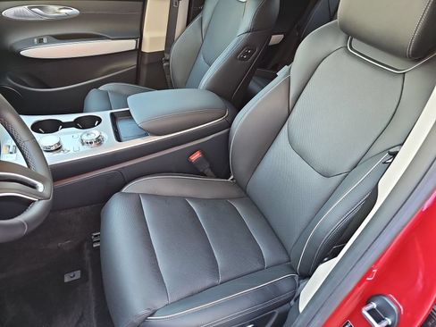 Certified 2026 Genesis GV70 2.5T Advanced AWD/4WD image 15