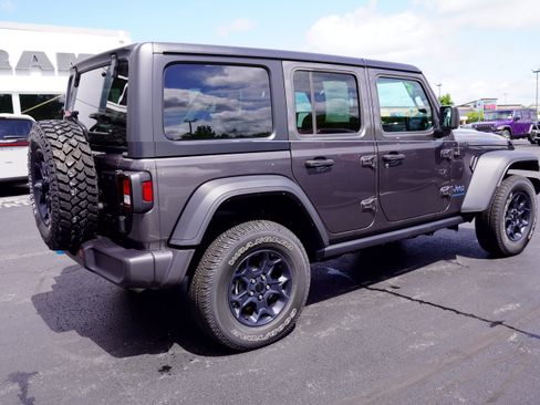Used 2023 Jeep Wrangler Unlimited w/ Cold Weather Group AWD/4WD image 2