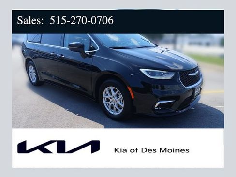 Used 2023 Chrysler Pacifica Touring-L FWD image 1