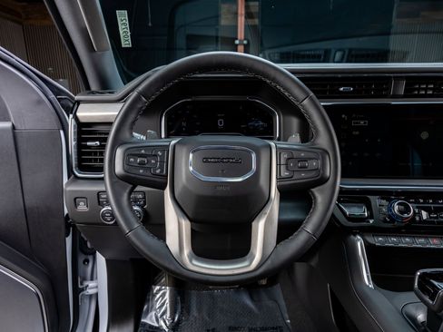 Used 2025 GMC Sierra 1500 Denali w/ Denali Reserve Package AWD/4WD image 19
