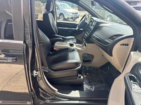 Used 2018 Dodge Grand Caravan SXT FWD image 4