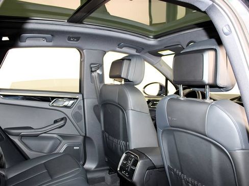 Certified 2023 Porsche Macan AWD/4WD image 25