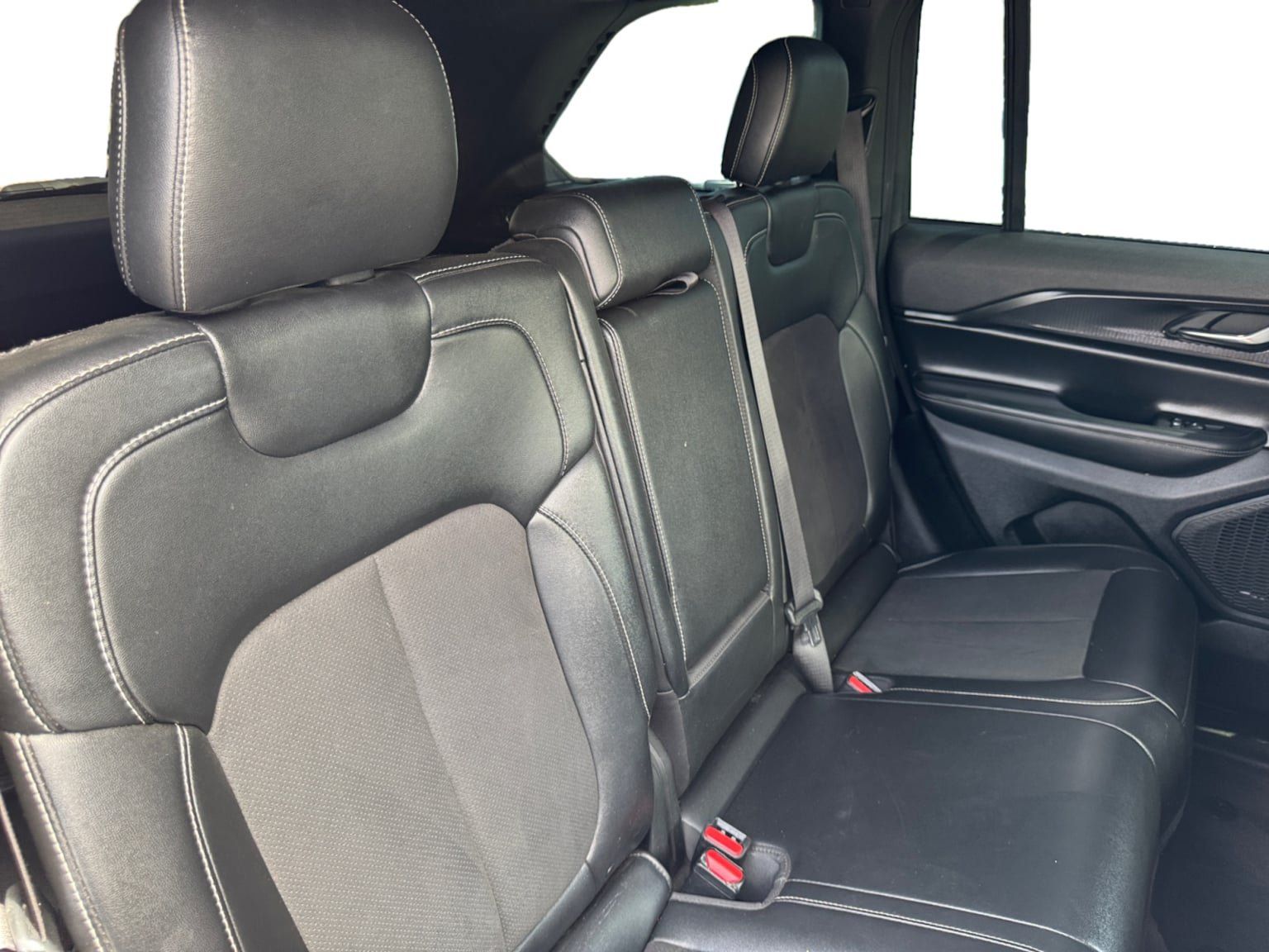 Used 2023 Jeep Grand Cherokee Altitude RWD image 18