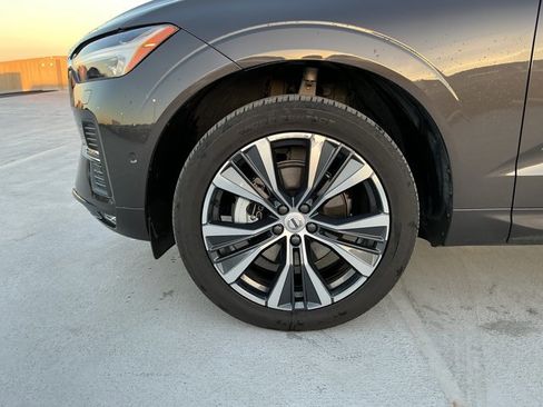 Used 2022 Volvo XC60 B5 Momentum w/ Advanced Package image 9