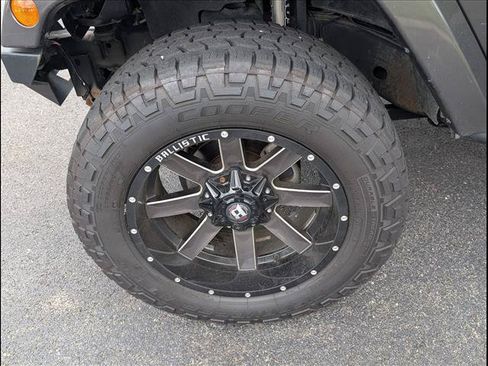 Used 2017 Jeep Wrangler Unlimited Sahara AWD/4WD image 9
