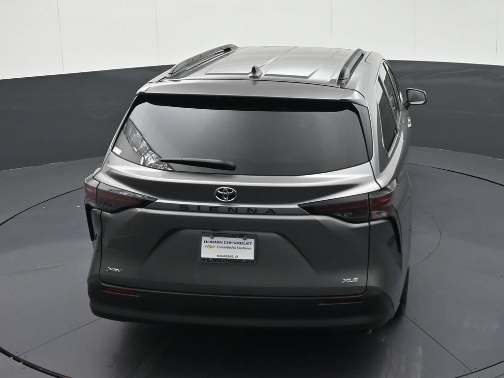 Used 2026 Toyota Sienna XLE FWD image 28