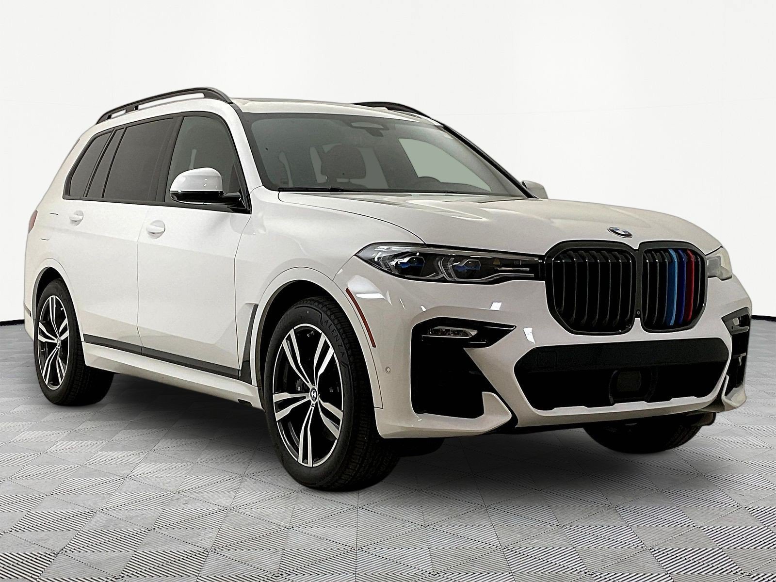 Used 2022 BMW X7 M50i AWD/4WD image 3
