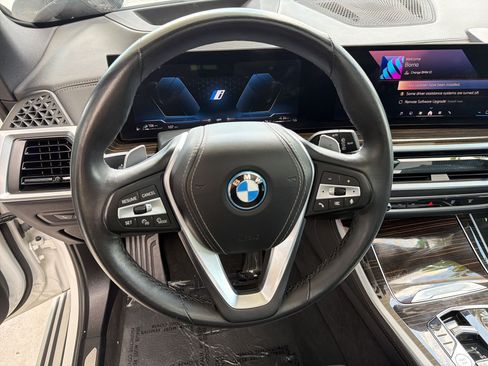 Used 2025 BMW X5 xDrive50e AWD/4WD image 11