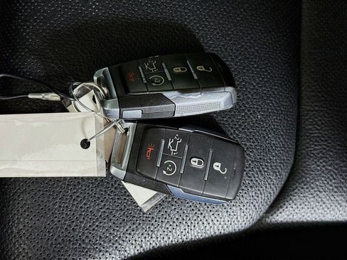 Used 2023 RAM 1500 Laramie image 36