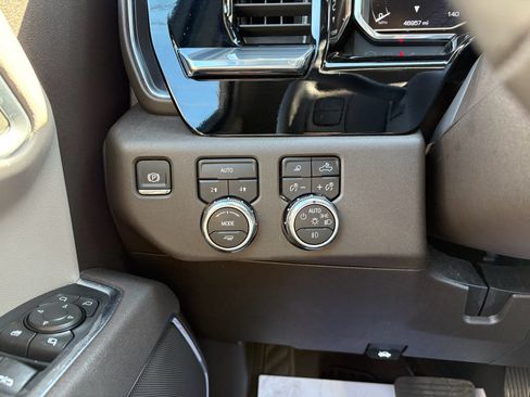 Used 2025 GMC Sierra 1500 SLT AWD/4WD image 18