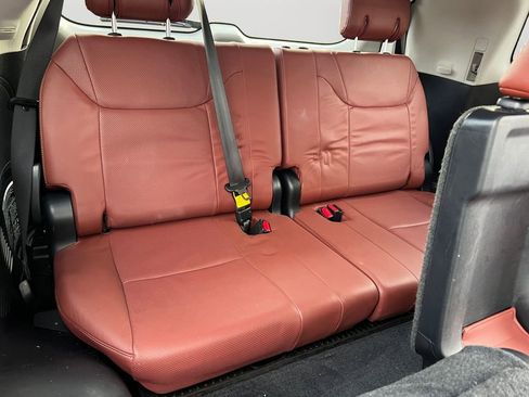 Used 2021 Lexus LX 570 4WD w/ Luxury Package image 9