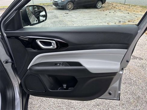 Certified 2022 Jeep Compass Limited image 21