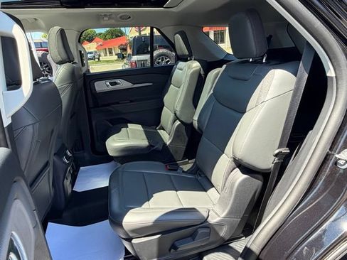 Used 2025 Ford Explorer Active w/ Active Comfort Package AWD/4WD image 23