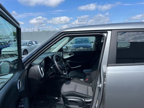 Used 2025 Kia Soul LX w/ LX Technology Package FWD image 25