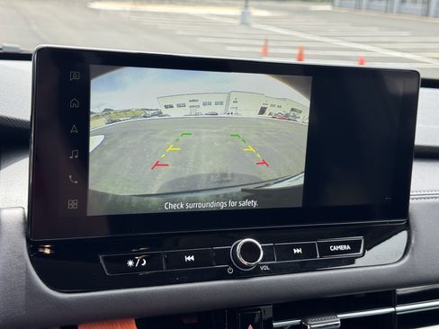 Used 2025 Mitsubishi Outlander ES FWD image 32