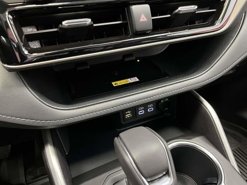 Used 2023 Toyota Highlander XLE image 23