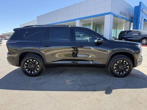 Used 2026 Chevrolet Traverse LT image 10